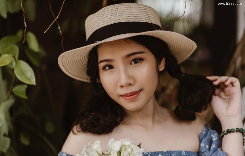 戴帽子的女孩图片