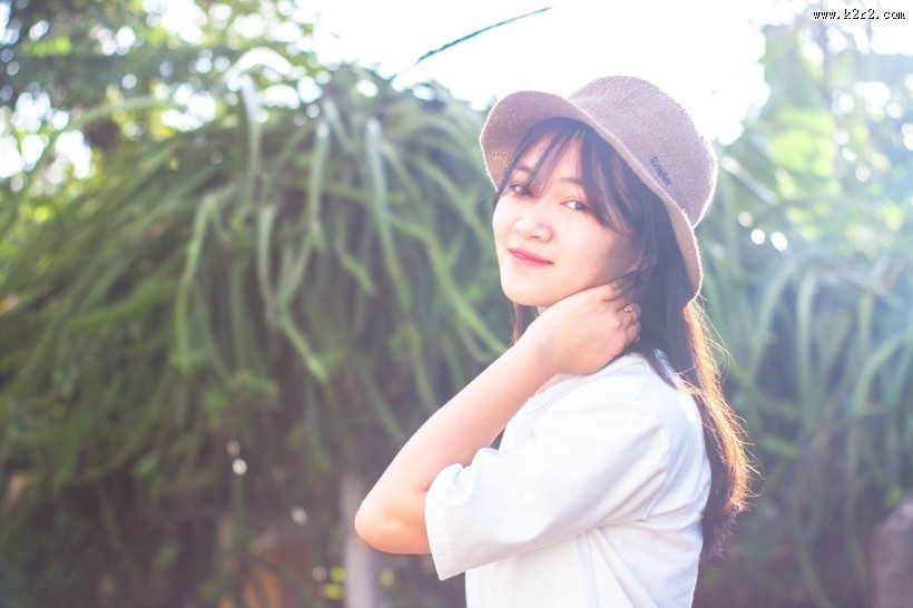 戴帽子的女孩图片