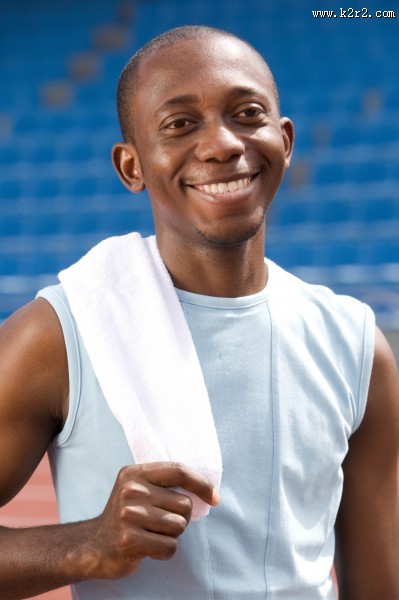 咧嘴笑的男士图片大全