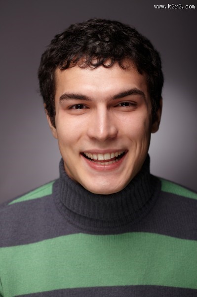 咧嘴笑的男士图片大全