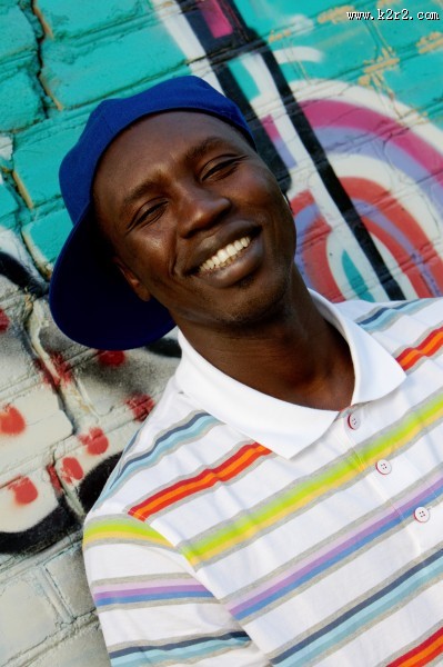 咧嘴笑的男士图片大全