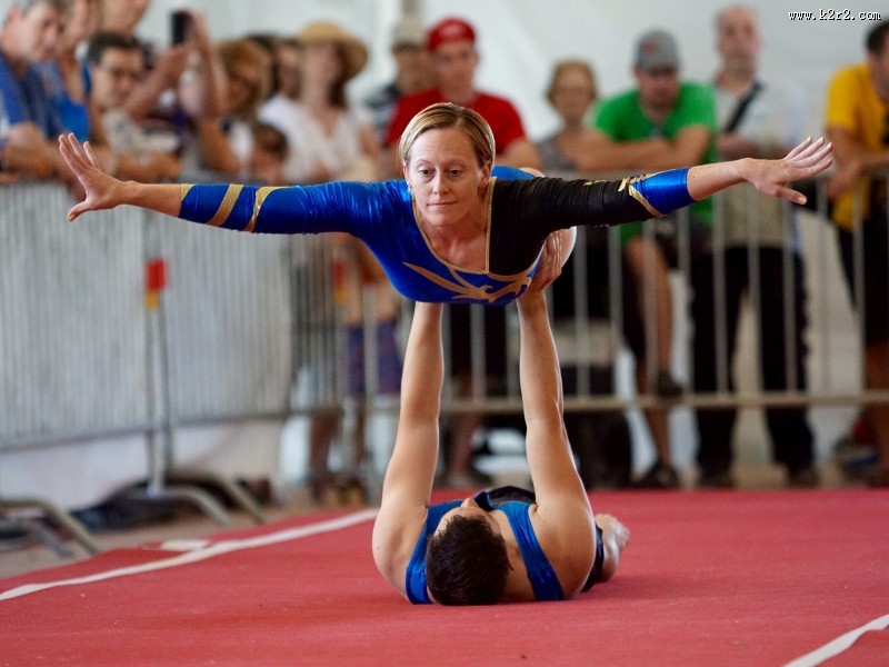 肢体柔韧的体操运动员图片大全