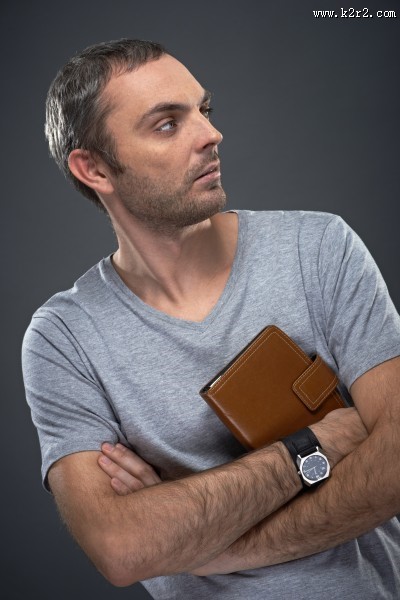 忧伤的男士图片