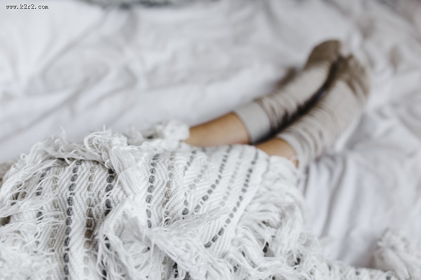 一边看书一边喝咖啡的女人图片大全