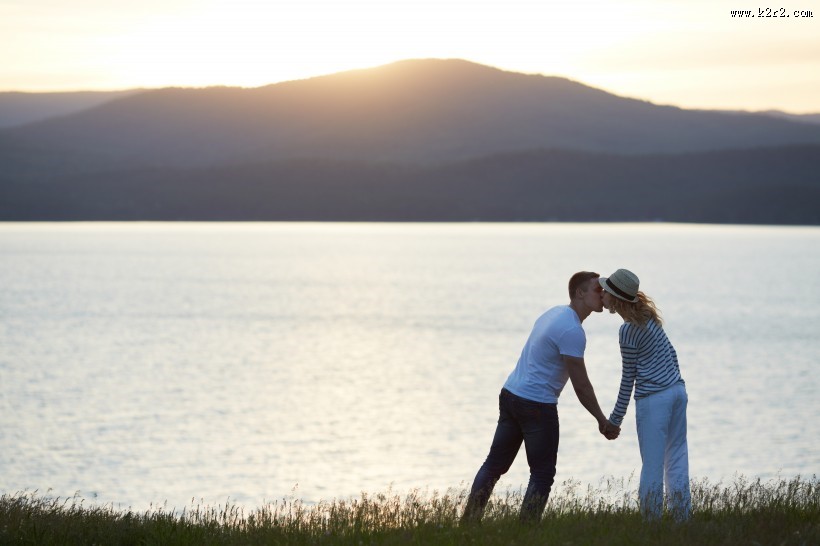 亲昵的情侣图片大全