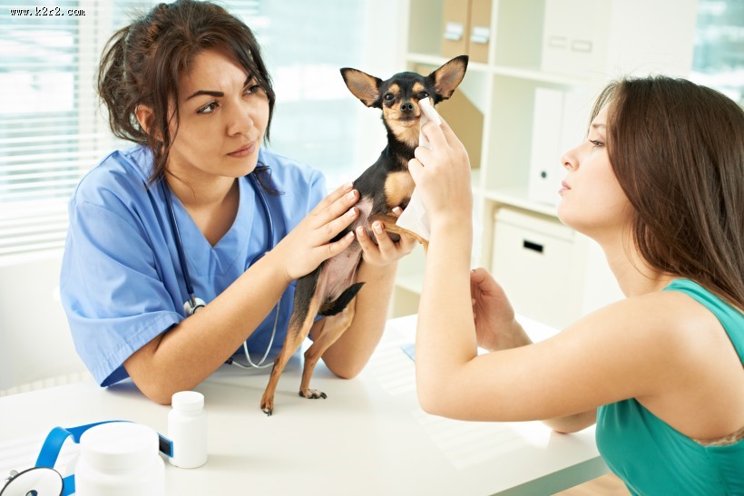 伤心难过的美女图片