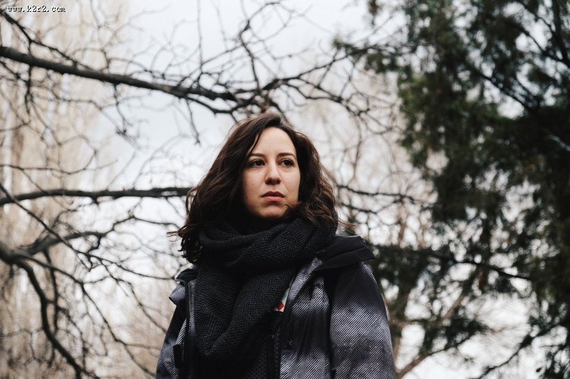 戴围巾的女孩图片