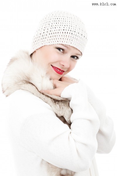 冬天带着毛线帽子的女孩图片