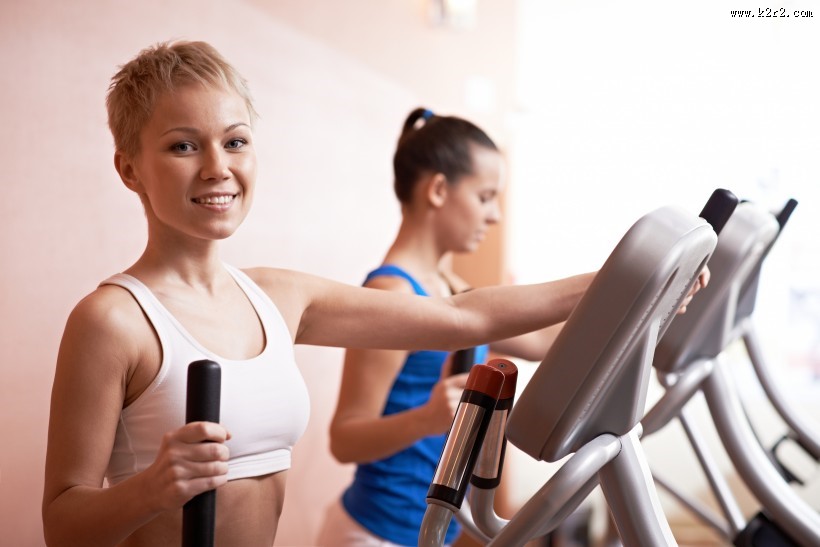 跑步机上的美女图片大全