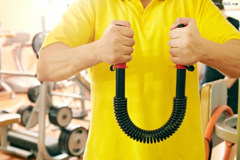 健身的男士图片