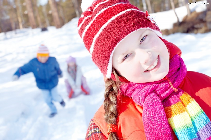 戴帽子的可爱女孩图片