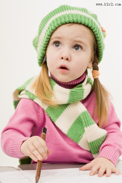 戴帽子的可爱女孩图片