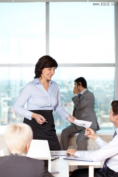 办公室里的白领图片