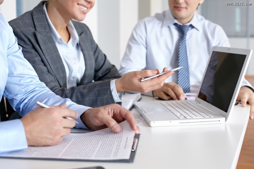 办公室里的白领图片