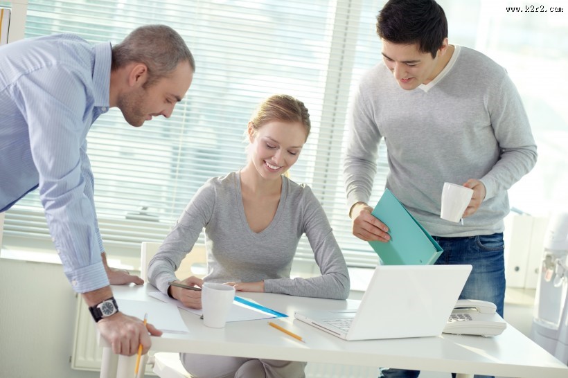 办公室里的白领图片