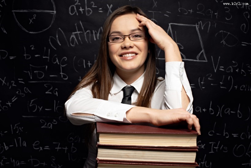 青春洋溢的大学生图片