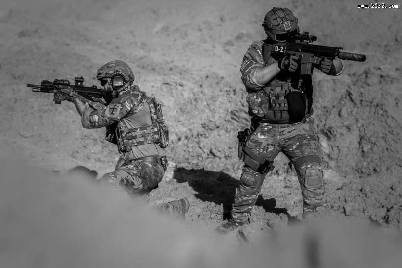 持枪的军人图片大全