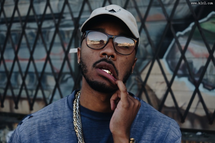 戴帽子的黑人男子图片