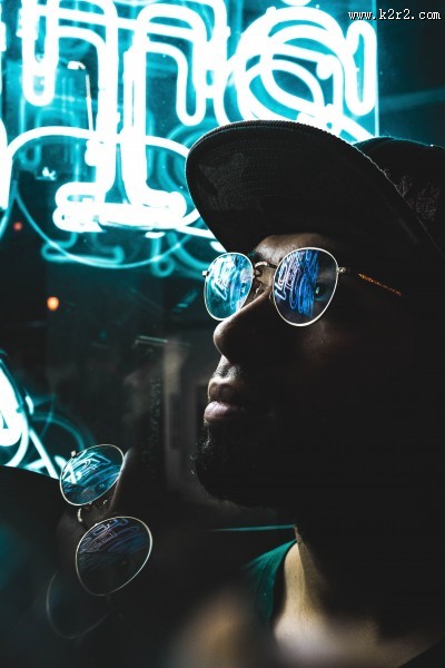 戴帽子的黑人男子图片