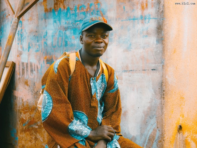 戴帽子的黑人男子图片