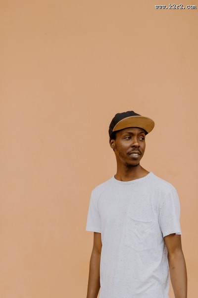 戴帽子的黑人男子图片