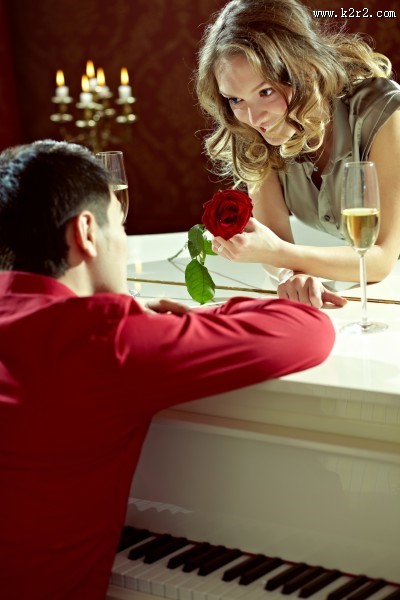 亲密的情侣图片