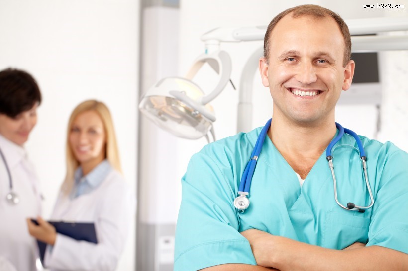 医术高明的男医生图片