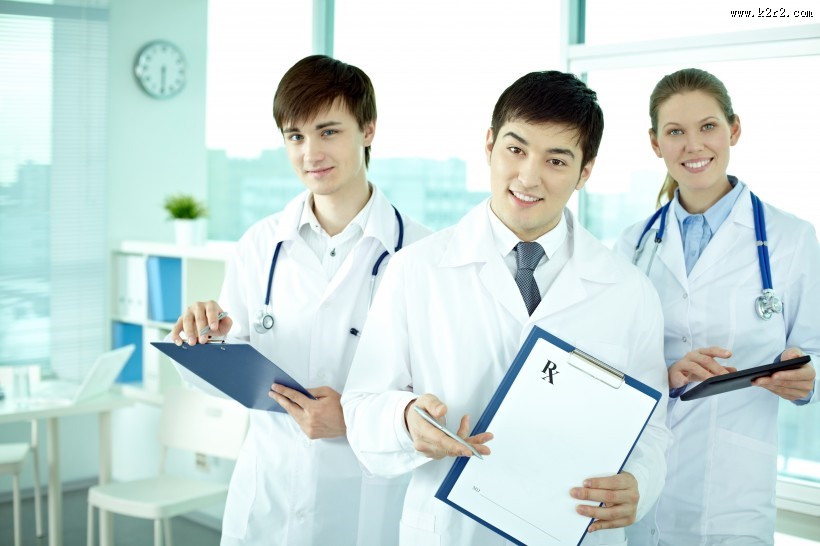 医术高明的男医生图片