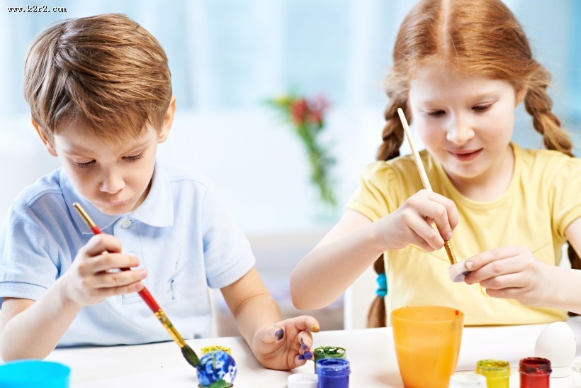 做彩蛋的可爱儿童图片大全