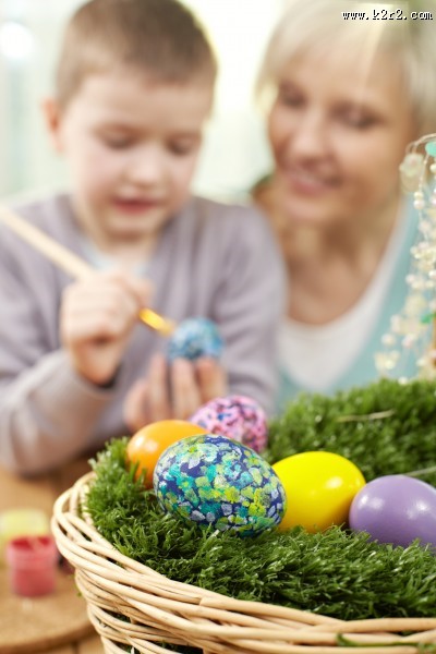 做彩蛋的可爱儿童图片大全