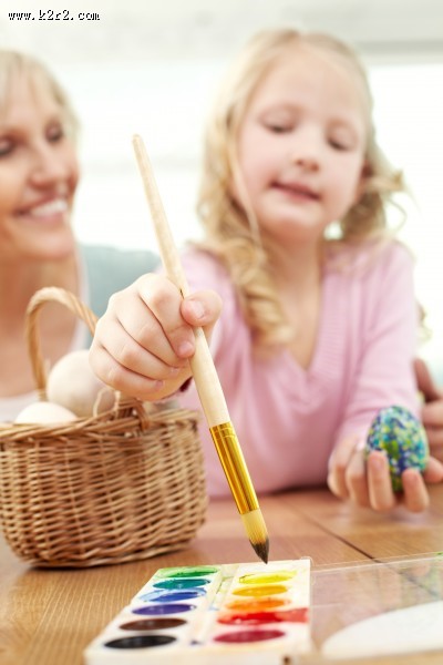 做彩蛋的可爱儿童图片大全