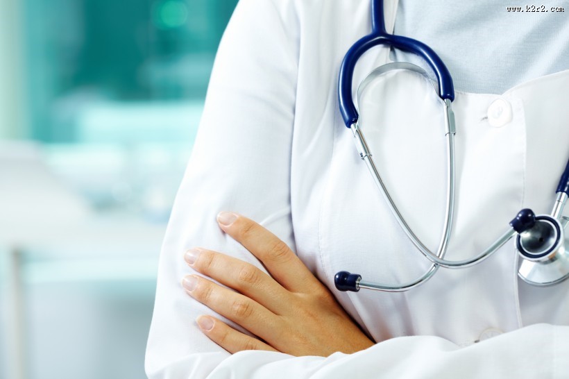 穿白大褂的女医生图片