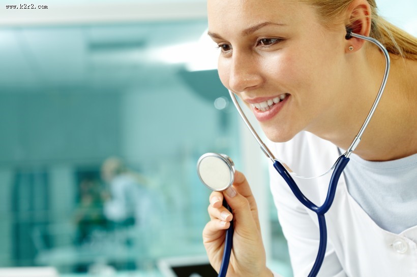 穿白大褂的女医生图片