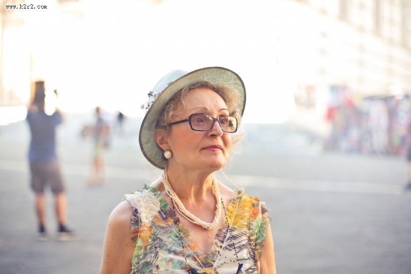 和蔼的老奶奶图片