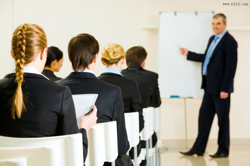 开会的白领图片