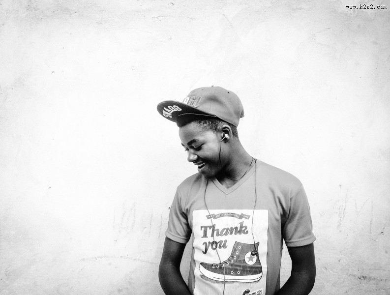 听音乐的男青年图片大全