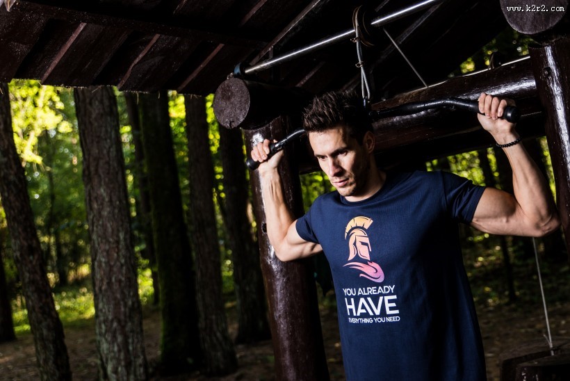 正在健身的男士图片