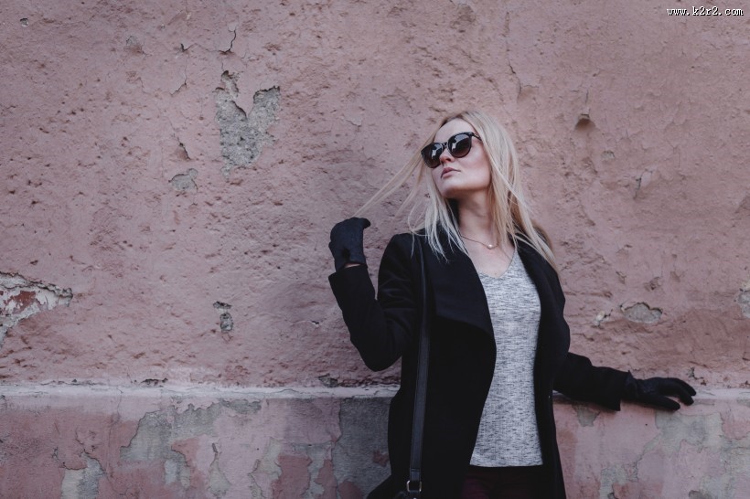 戴着墨镜的美女图片大全