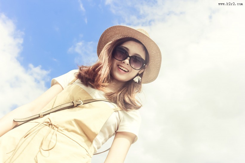 戴着墨镜的美女图片大全