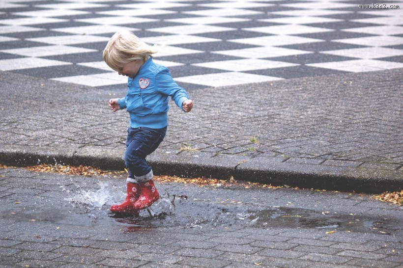 调皮可爱的小男孩图片大全