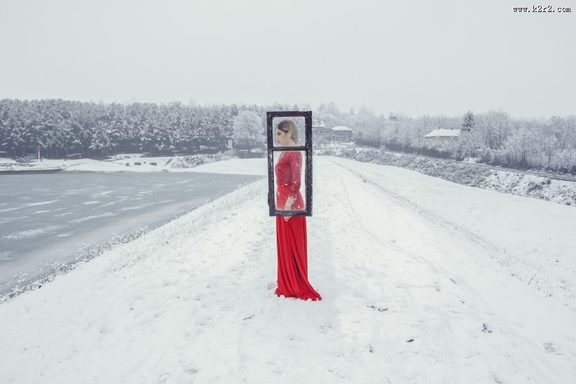 雪地里的美女图片大全