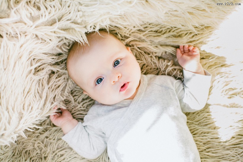 娇嫩可爱的婴儿图片