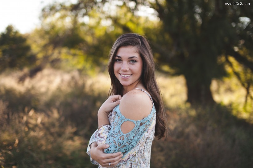 笑容灿烂的美女图片