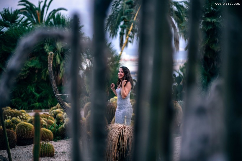 笑容灿烂的美女图片