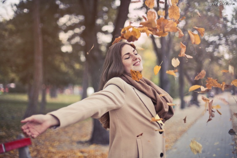 笑容灿烂的美女图片