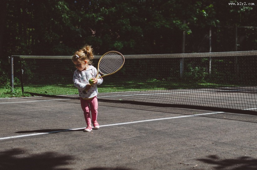 天真活泼的小女孩图片