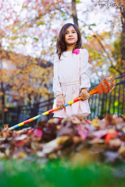 天真活泼的小女孩图片