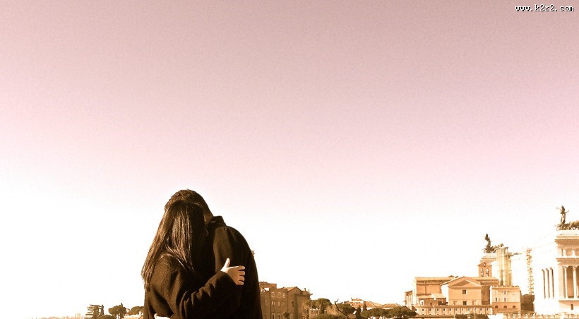 正在亲吻的恋人图片