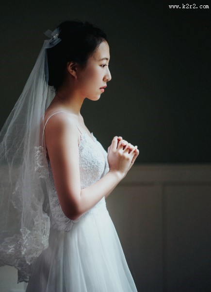 穿着洁白婚纱的新娘图片大全