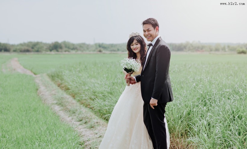 结婚的夫妻图片